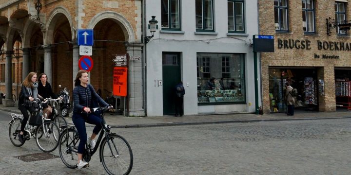 ⓒ Flickr | besopha Brujas en bici